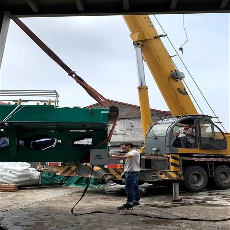 宋洛乡注意大型吊车出租使用以及应该怎样正确维护